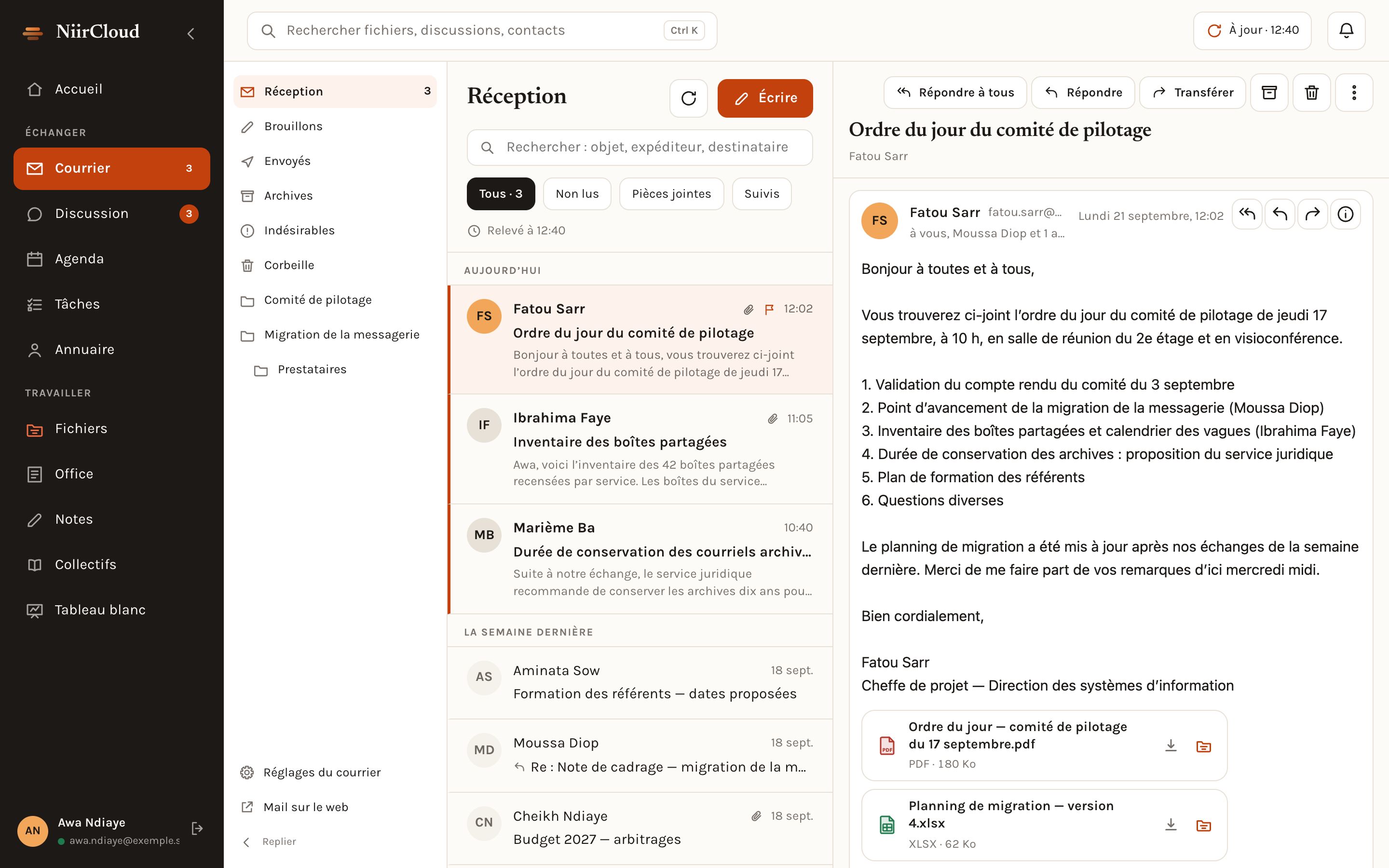 Application NiirCloud : liste des courriels rangés par tranches de date — aujourd'hui, la semaine dernière — et lecture d'un message